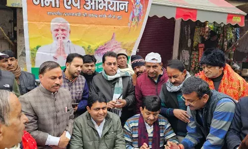 हापुड़ पहुंच मंत्री कपिल देव ने मंदिरों में की साफ सफाई