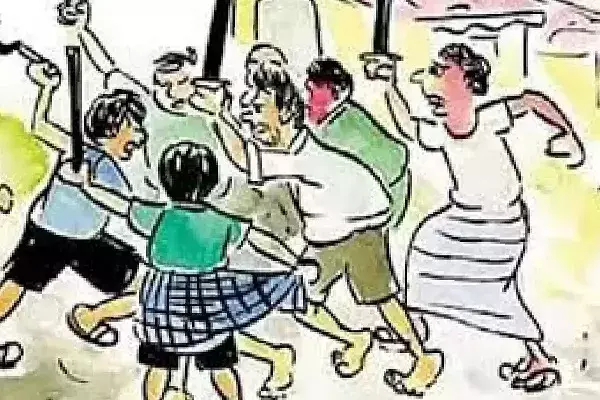 दो भाइयों के झगड़े में पीड़ित को पुलिस ने बना दिया आरोपी