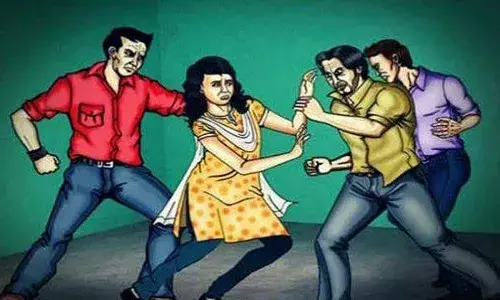 MUZAFFARNAGAR-शराब पीकर आया पति, दो दोस्तों को सौंप दी पत्नी