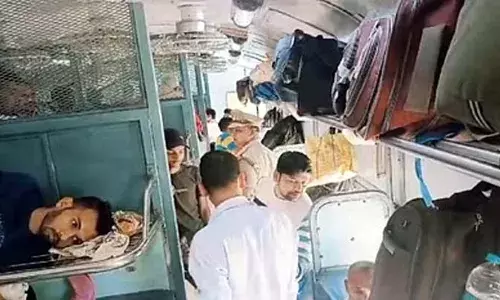 बरौनी- ग्वालियर एक्सप्रेस में बम की सूचना से मचा हड़कंप, खंगाली गई पूरी ट्रेन