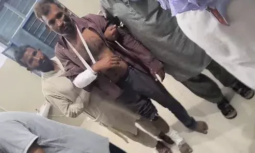 MUZAFFARNAGAR-फाइनेंस कंपनी के गुर्गों ने किसान से छीना ट्रैक्टर
