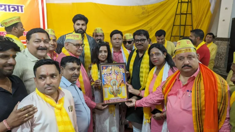 MUZAFFARNAGAR-भीषण गर्मी के बीच जोशीले अंदाज में निकली भगवान परशुराम की शोभायात्रा