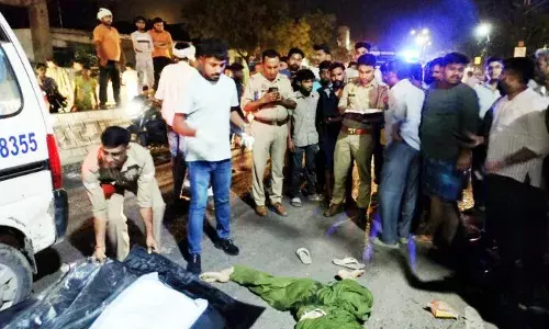 ACCIDENT-खाना खाकर टहल रहे थे पत्नी और पत्नी, वाहन ने कुचल दिया, महिला की मौत