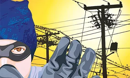 डीएफसी रेलवे लाइन से सिग्नल केबिल चोरी, थम गये मालगाड़ियों के पहिये