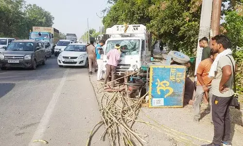 MUZAFFARNAGAR-गंगा स्नान को हरिद्वार जा रहे तीन भाइयों को मैजिक ने कुचला, मौत