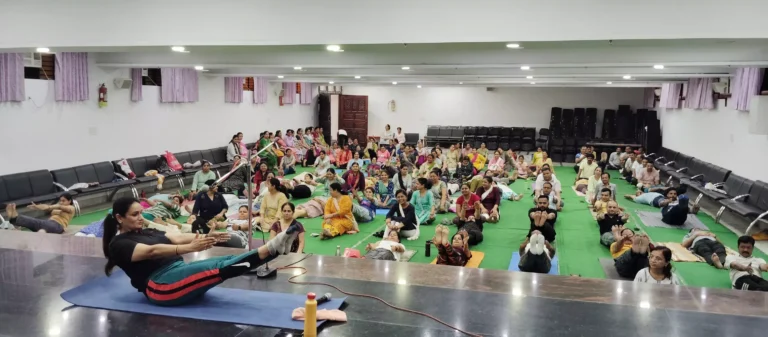 एम.जी. पब्लिक स्कूल में उत्साहपूर्वक मनाया गया 10वां अंतर्राष्ट्रीय योग दिवस