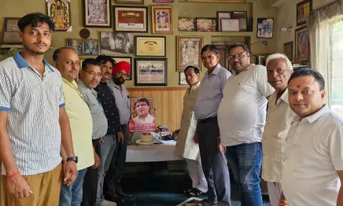 व्यापारियों ने आबकारी मंत्री नितिन अग्रवाल का जन्म दिवस मनाया