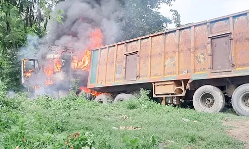 MUZAFFARNAGAR-हाईटेंशन लाइन से टकराया ट्रक, पत्नी के साथ जिंदा जल गया सिपाही