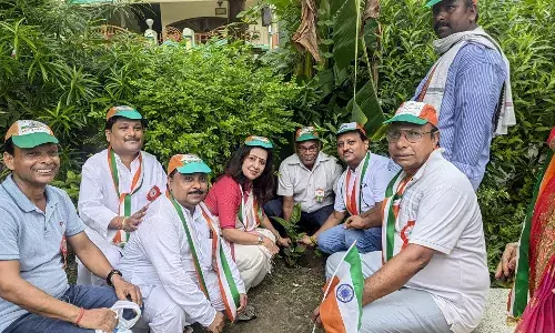 घुमक्कड़ क्लब ने पटेलनगर में मनाया जश्ने आजादी, चेयरपर्सन मीनाक्षी स्वरूप ने किया पौधारोपण