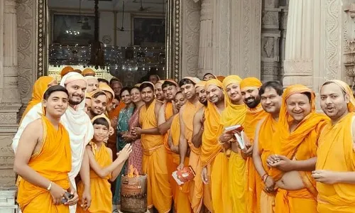 दशलक्षण महापर्व के छठे दिन जैन समाज ने उत्तम संयम धर्म की पूजा कर मनाया सुगंध दशमी पर्व