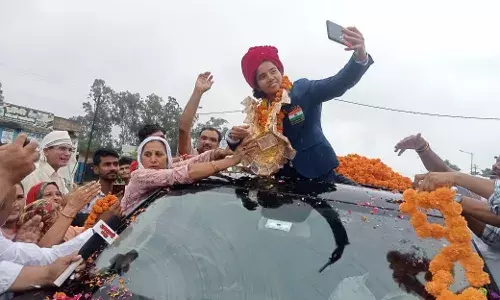 पैरा ओलंपिक कांस्य पदक विजेता प्रीति पाल का गृह जनपद में भव्य स्वागत