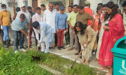 मंत्री कपिल देव के साथ चेयरपर्सन मीनाक्षी ने चलाया स्वच्छता अभियान