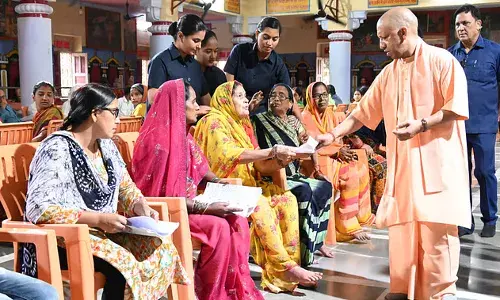 पीड़ित की समस्या का समाधान करने में न करें देरी: सीएम योगी