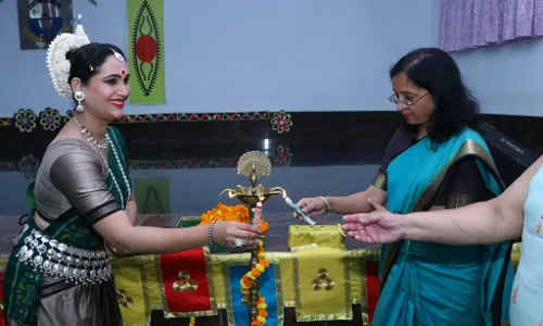 एम.जी. पब्लिक स्कूल में अरूपा गायत्री ने किया ओडिसी नृत्य का मनमोहक प्रदर्शन