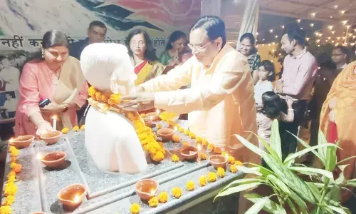 दीपावली पर्व पर हर्ष व उल्लास के दीयों से रोशन हुआ एम.जी. पब्लिक स्कूल
