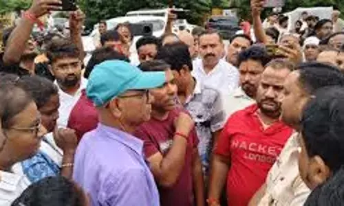 स्टील फैक्टन्न्ी के कर्मचारियों से लाखों की लूट