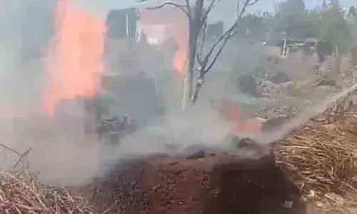 दतियाना में तेज हवा के जोर से बिटोड़ो में लगी आग, गांव में रही अफरातफरी