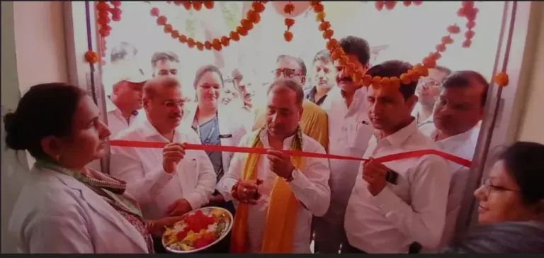 सामुदायिक स्वास्थ्य केन्द्र, देवबन्द के प्रागंण में स्थापित 50 बेड अस्पताल एवं नये ओ०पी०डी० कक्ष का कुंवर ब्रजेश सिंह,