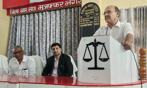 डीएम ने भरा अधिवक्ताओं में जोश, लगाए भारत माता के जयकारे