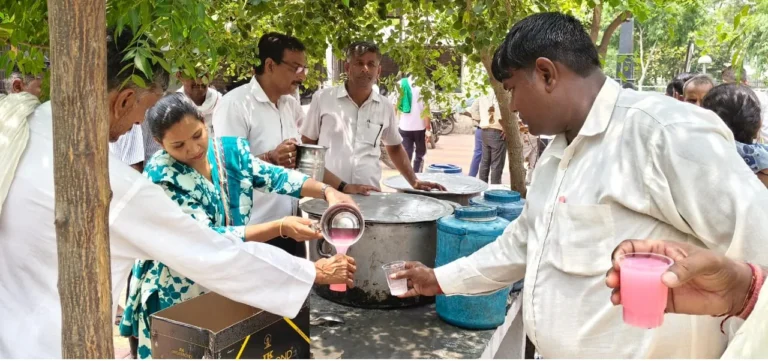 अधिवक्ताओं ने लगाई छबील, गर्मी से वादकारियों को मिली राहत