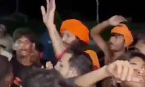 ढाबे पर भोजन में निकला प्याज, कांवड़ियों ने हंगामा कर की तोड़फोड़