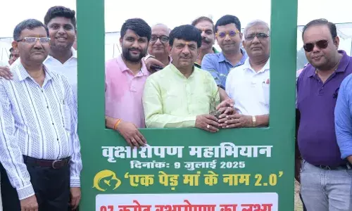 एक पेड़, भविष्य में सुरक्षित जीवन की गारंटीः कपिल देव