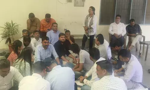 हापुड़ में लेखपाल की दर्दनाक मृत्यु पर खतौली के लेखपाल संघ का रोष एसडीएम को सौंपा 4-सूत्रीय मांग-पत्र