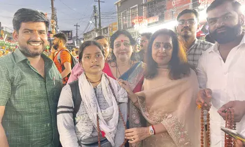 शिवभक्तों को रुद्राक्ष माला भेंट कर पालिकाध्यक्ष मीनाक्षी स्वरूप ने किया अभिनंदन