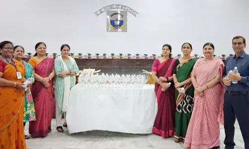 एम.जी. पब्लिक स्कूल में आस्था से परिपूर्ण वातावरण में गंगा जल वितरित