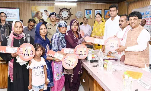 बिजनौर में मंत्री कपिल देव अग्रवाल ने की कल्याणकारी योजनाओं की समीक्षा
