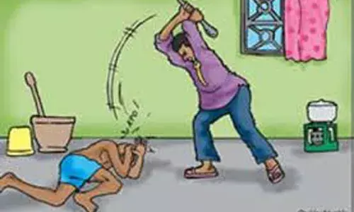 पिता ने बेटे को पीटा, पत्नी ने करा दी एफआईआर