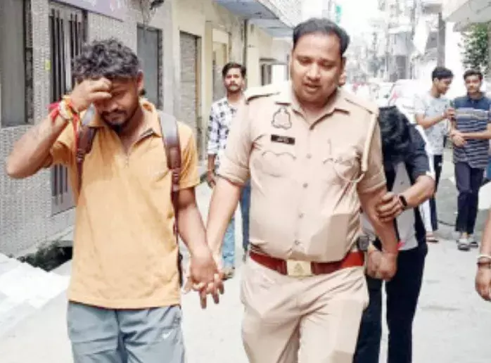 MUZAFFARNAGAR-दिनदहाड़े चार युवकों को चोर समझकर पीटा