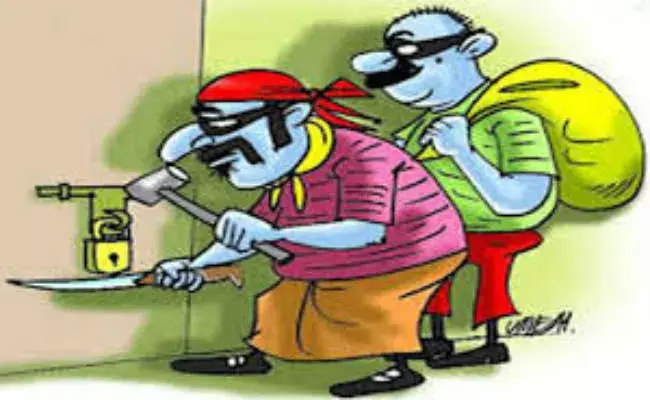 MUZAFFARNAGAR-स्क्रैप व्यापारी के घर दिनदहाड़े घुसे चार, साफ दी नकदी और जेवर